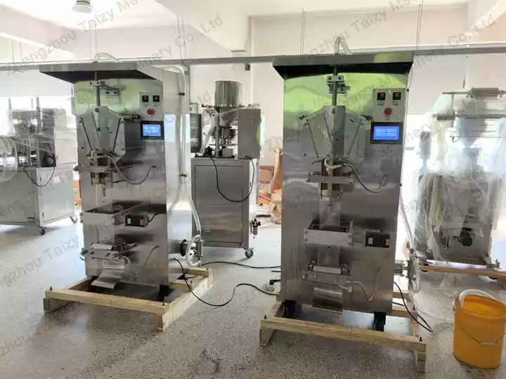 آلة تعبئة المياه في الأكياس للبيع