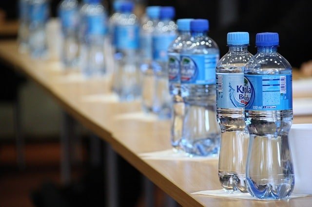 What Machine Is Used for Bottle Filling Water and Oil?